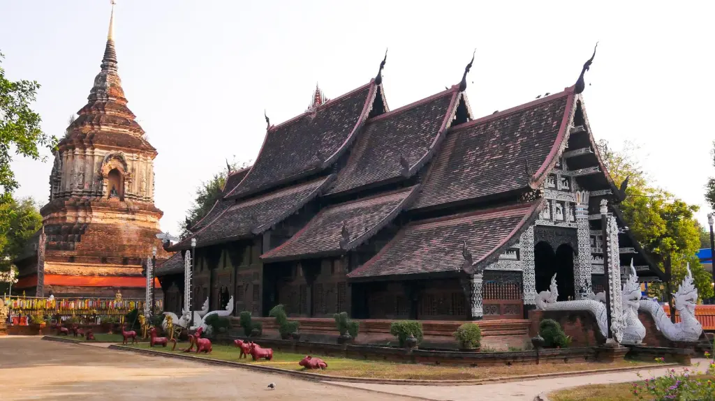 Wat Lok Moli – Ancient Beauty Beyond the Tourist Trail